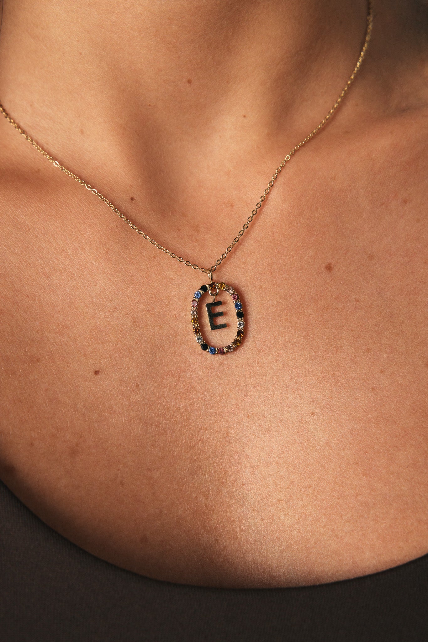 COLLANA CON LETTERA E