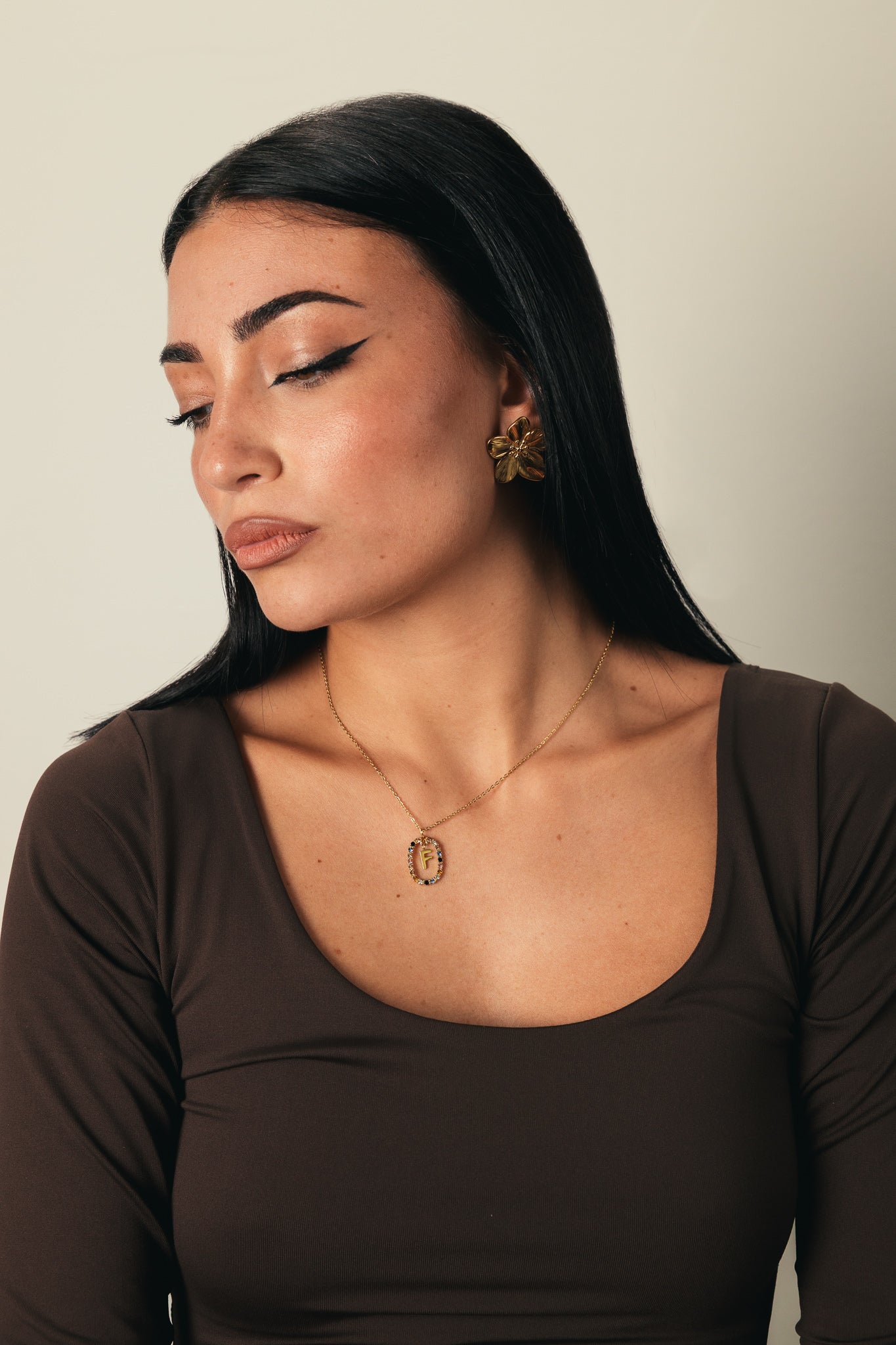 COLLANA CON LETTERA F