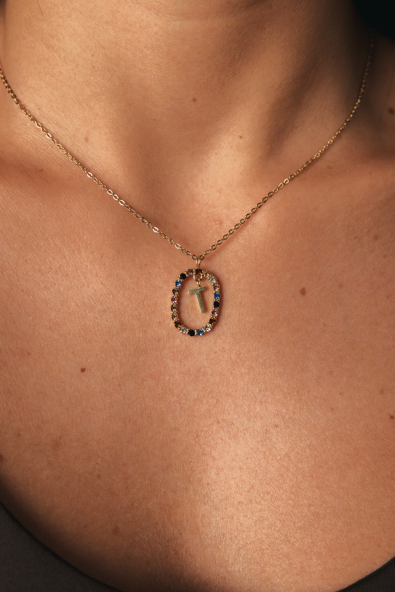 COLLANA CON LETTERA T